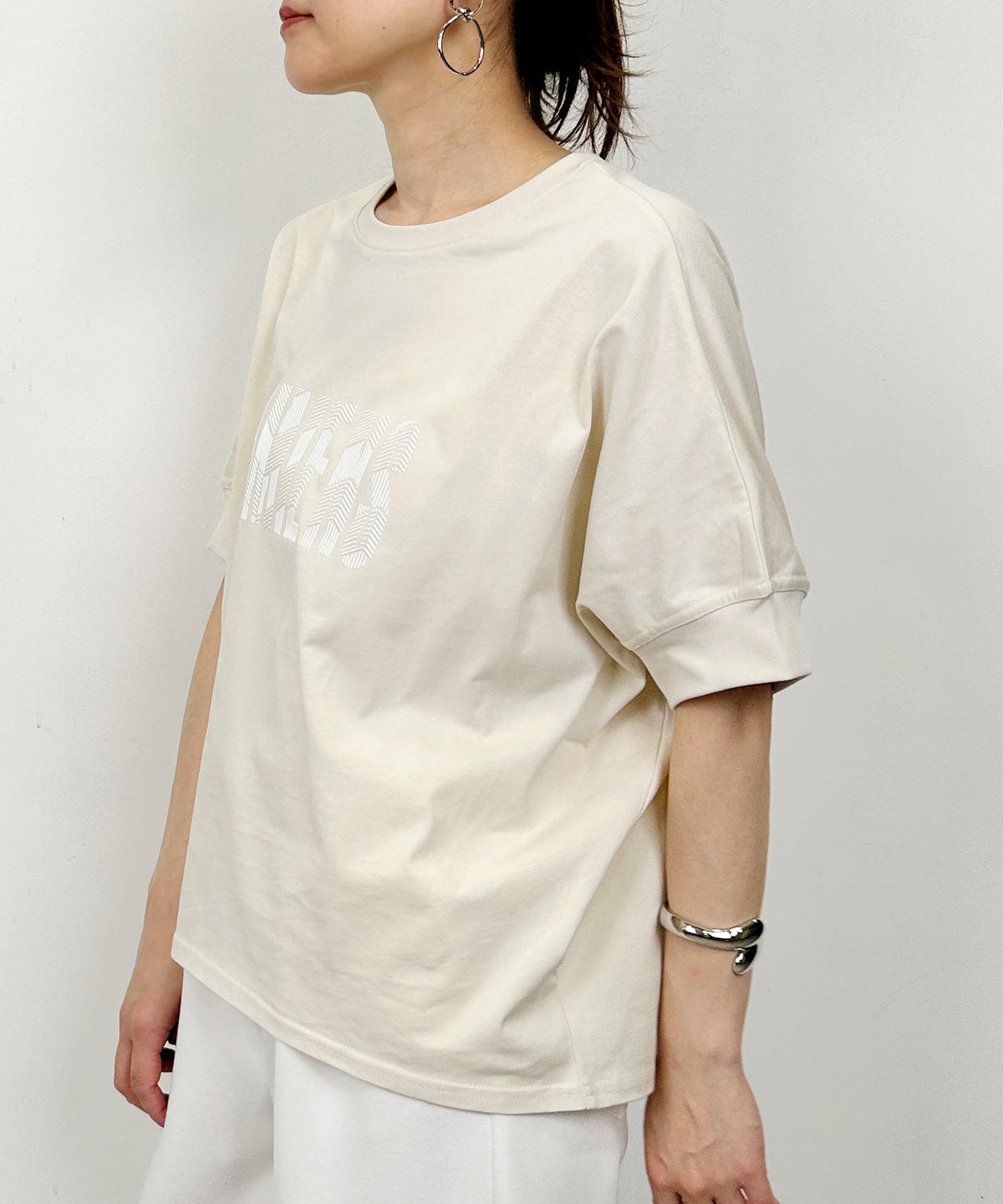model：H164　着用サイズ：M　アイボリー