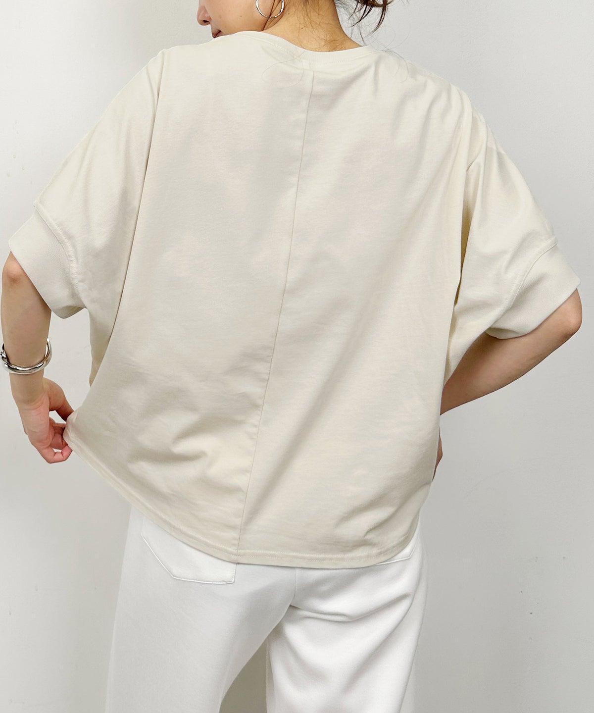 model：H164　着用サイズ：M　アイボリー