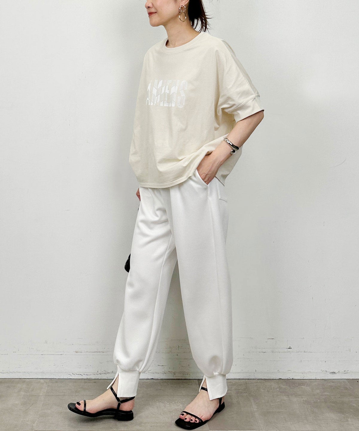 model：H164　着用サイズ：M　アイボリー