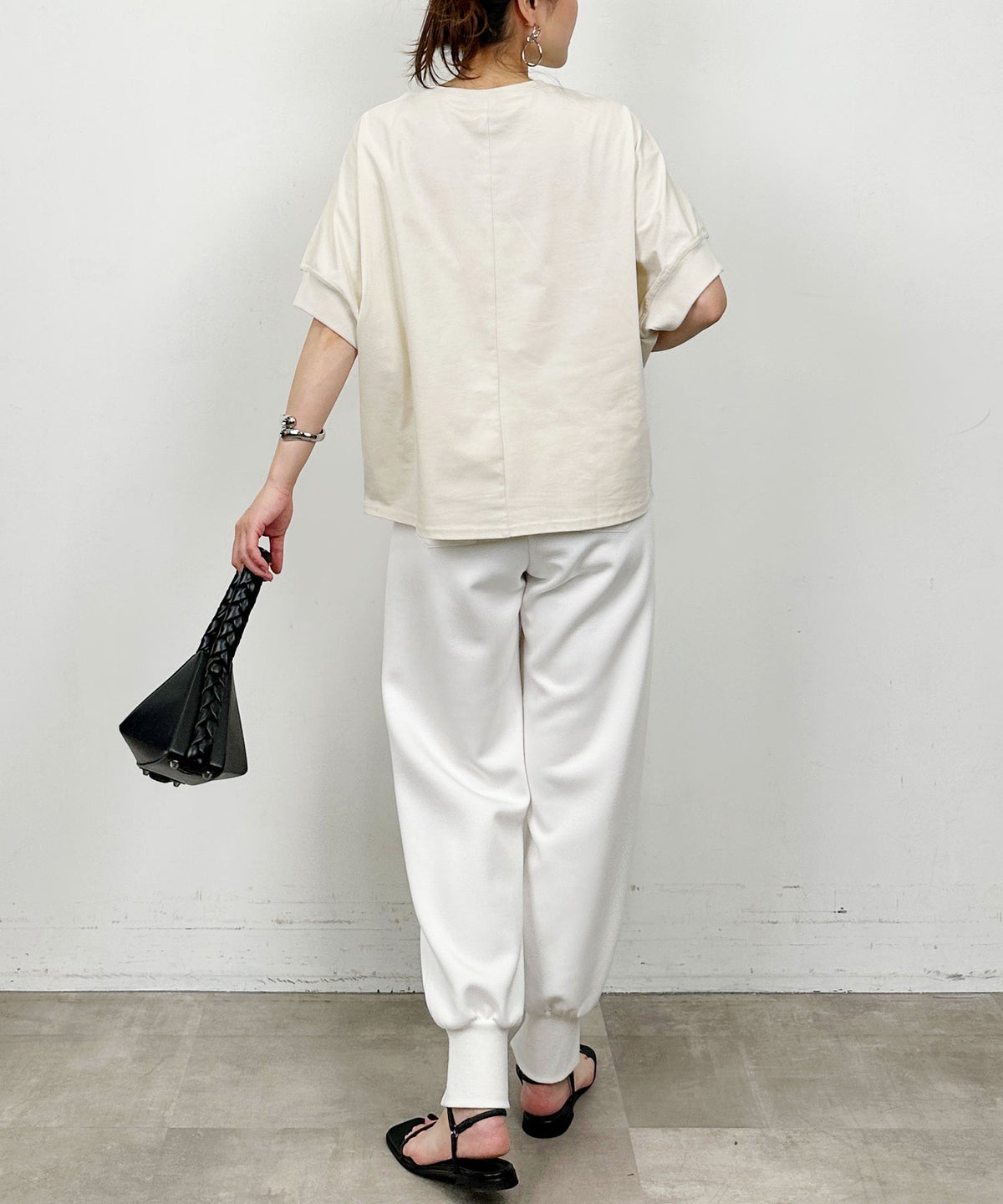model：H164　着用サイズ：M　アイボリー