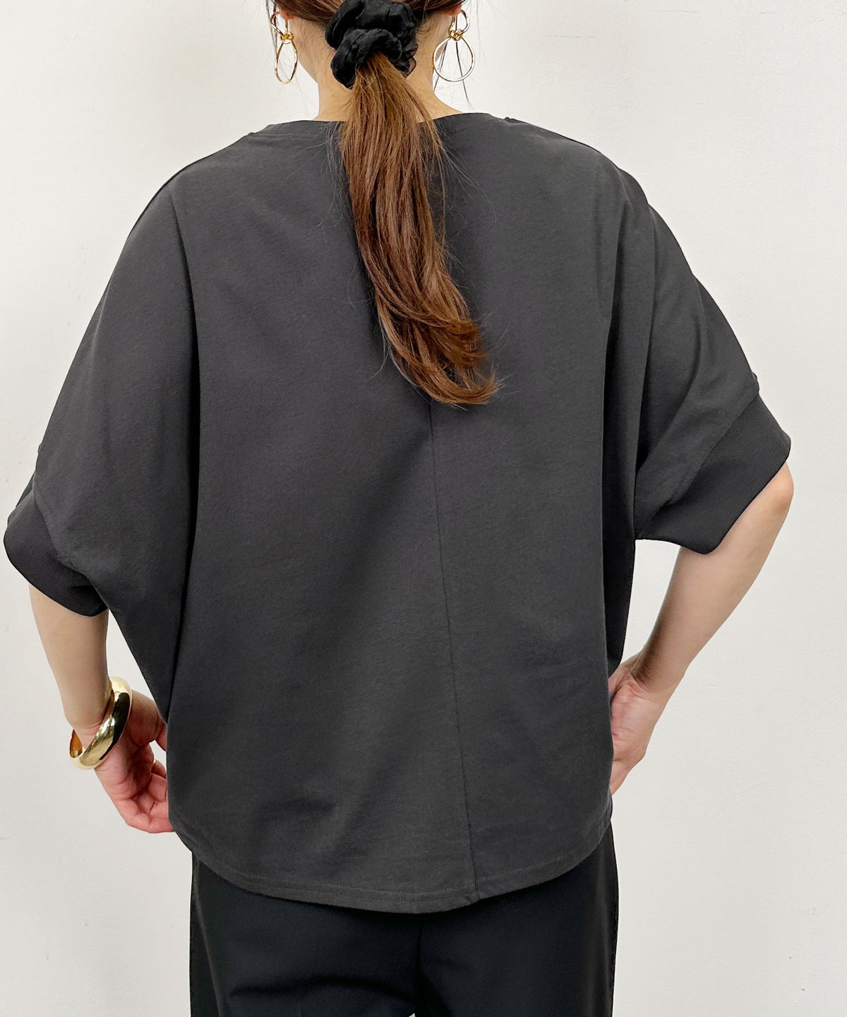 model：H164　着用サイズ：M　チャコールグレー