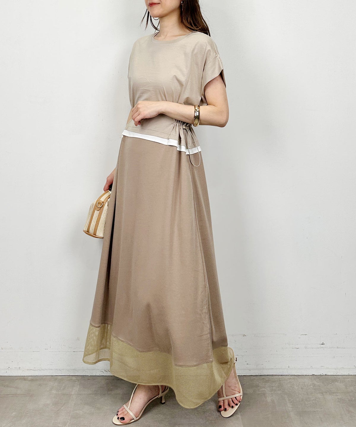 model：H164　着用サイズ：M　ベージュ