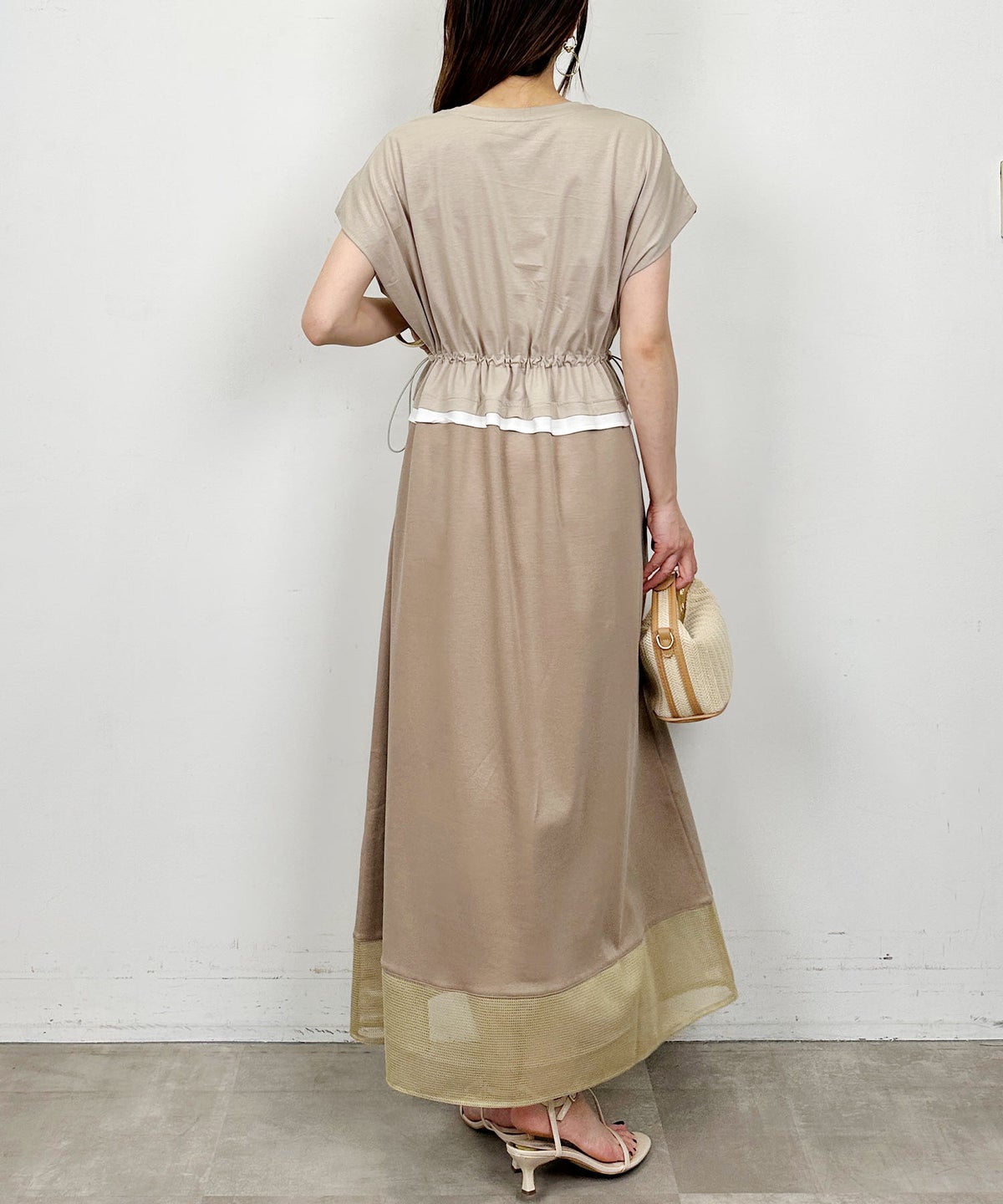 model：H164　着用サイズ：M　ベージュ