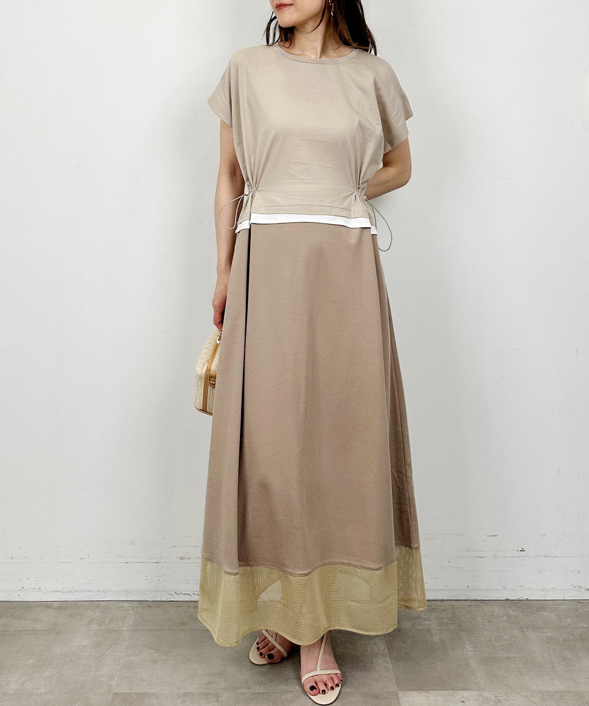 model：H164　着用サイズ：M　ベージュ