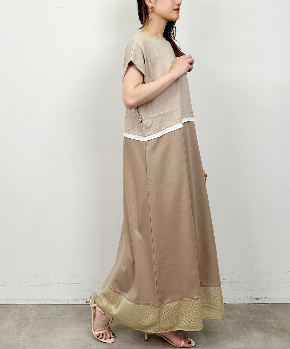 model：H164　着用サイズ：M　ベージュ　ドロスト絞りなし