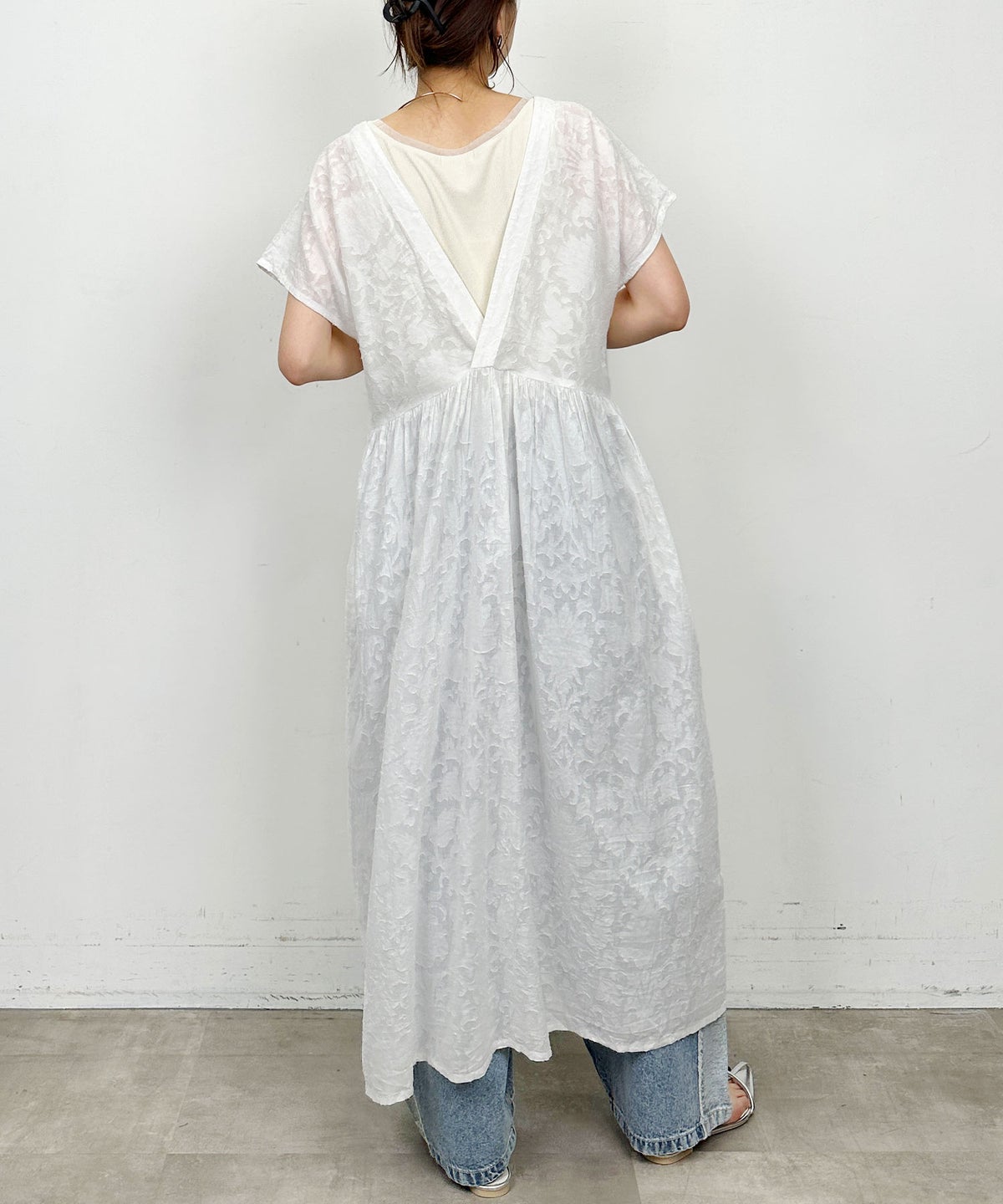 model：H164　着用サイズ：M　オフホワイト