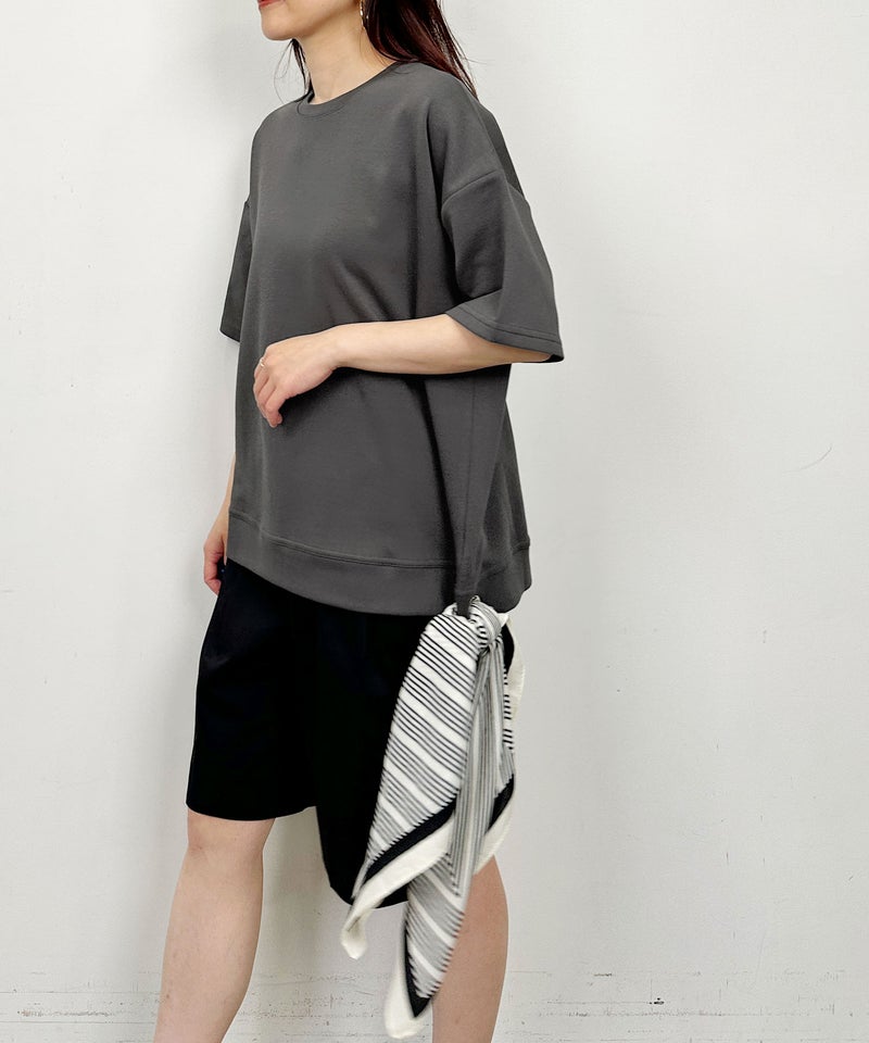 model：H164　着用サイズ：M　チャコールグレー