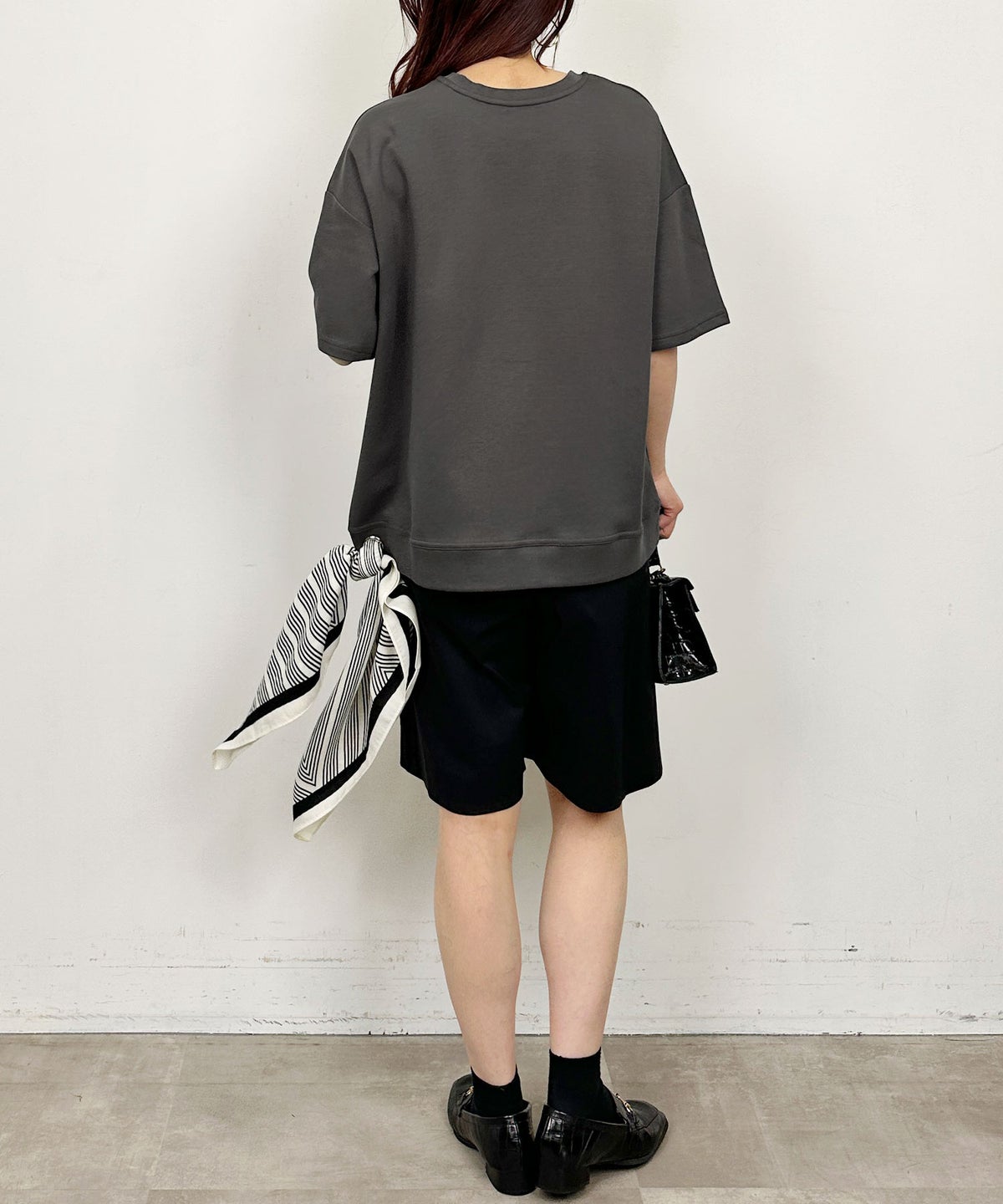 model：H164　着用サイズ：M　チャコールグレー