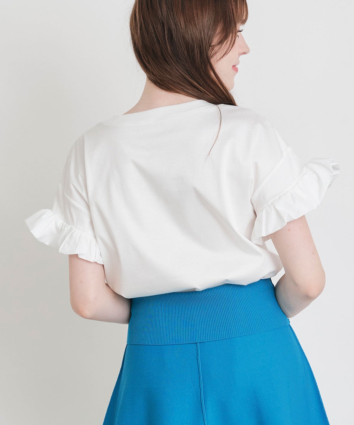 model：H160　着用サイズ：M　オフホワイト（無地）