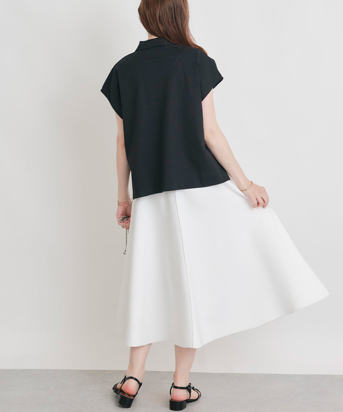 model：H160　着用サイズ：M　ブラック