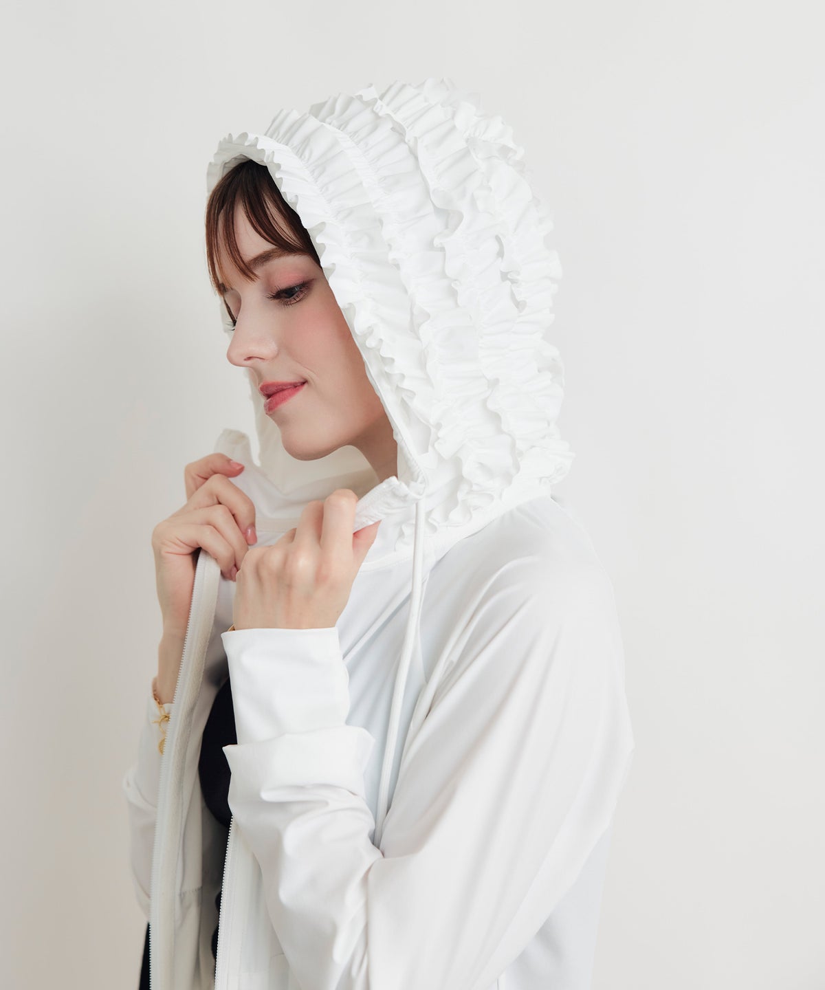 model：H160　着用サイズ：M　オフホワイト