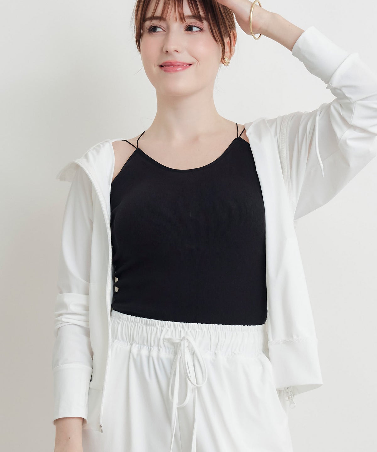 model：H160　着用サイズ：M　オフホワイト