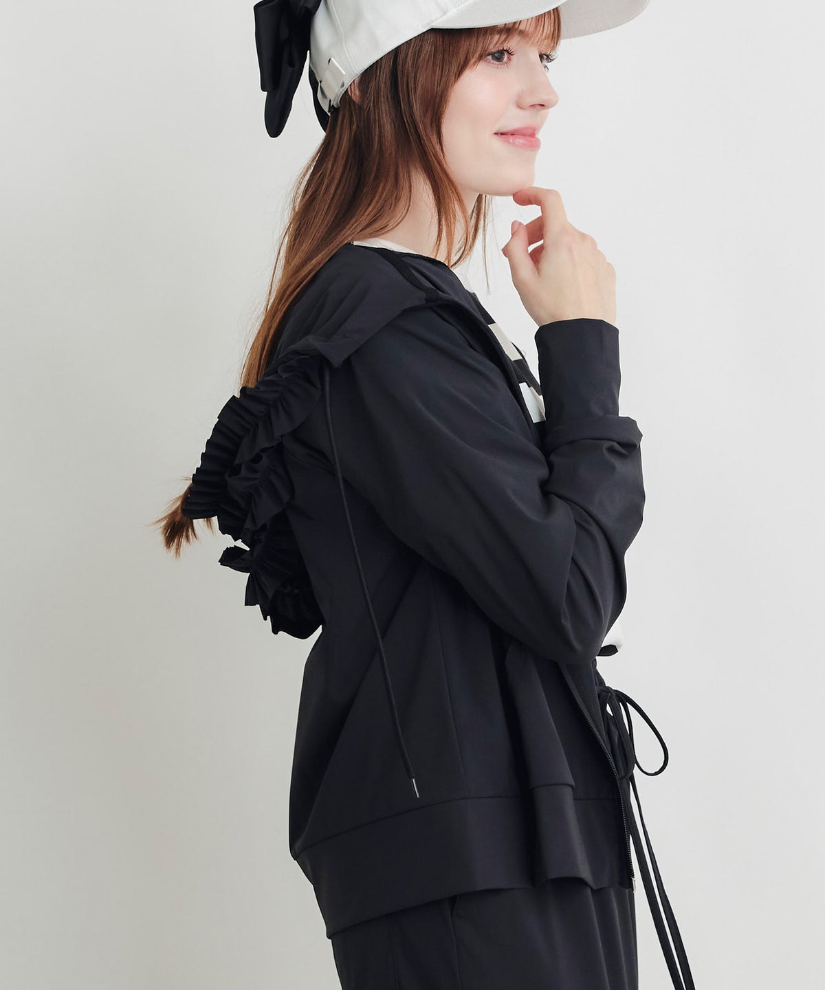 model：H160　着用サイズ：M　ブラック