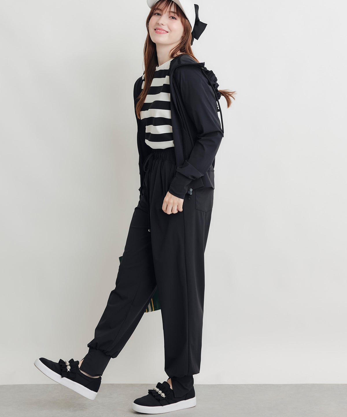 model：H160　着用サイズ：M　ブラック