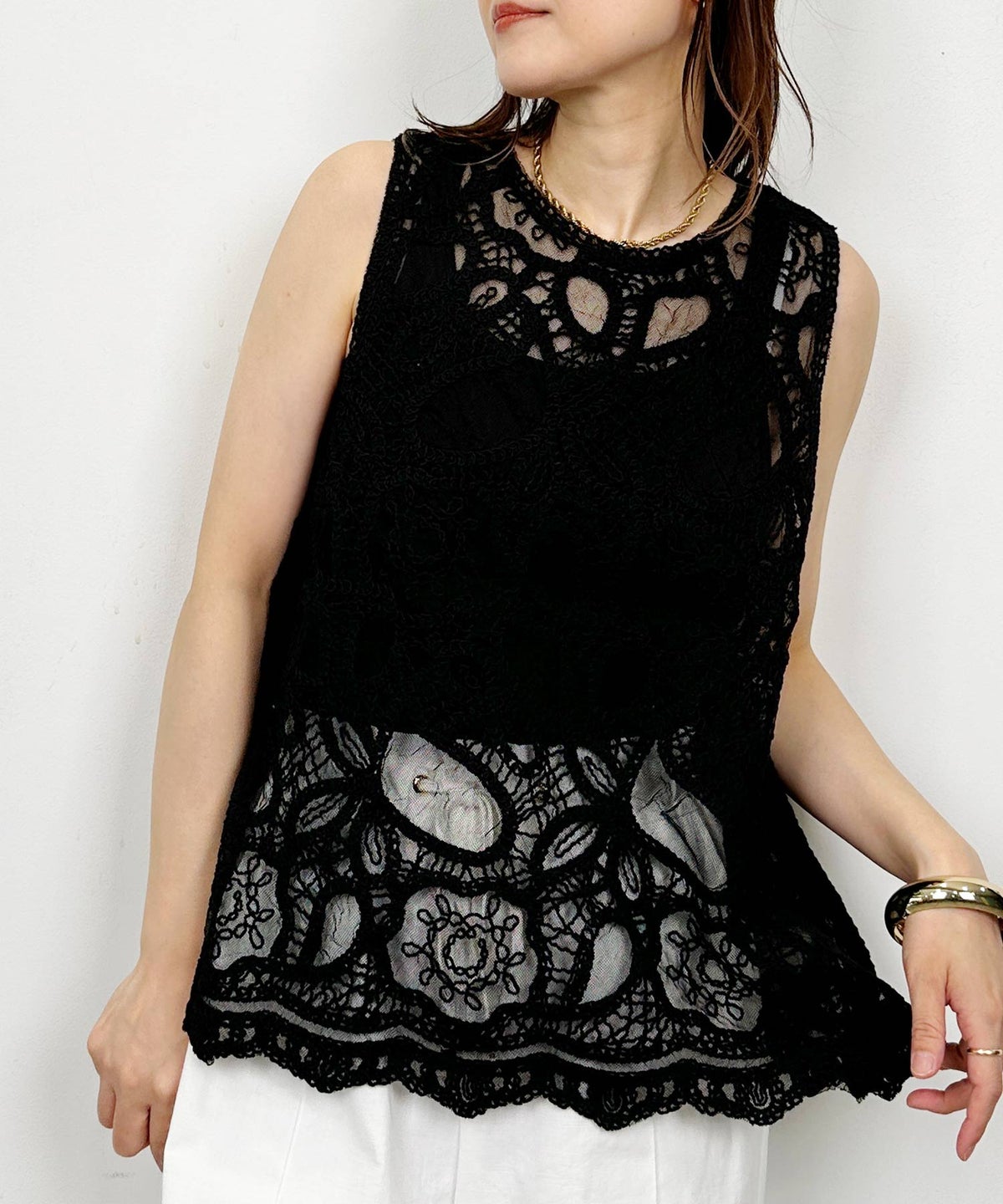 model：H164　着用サイズ：M　ブラック（クルーネック前）