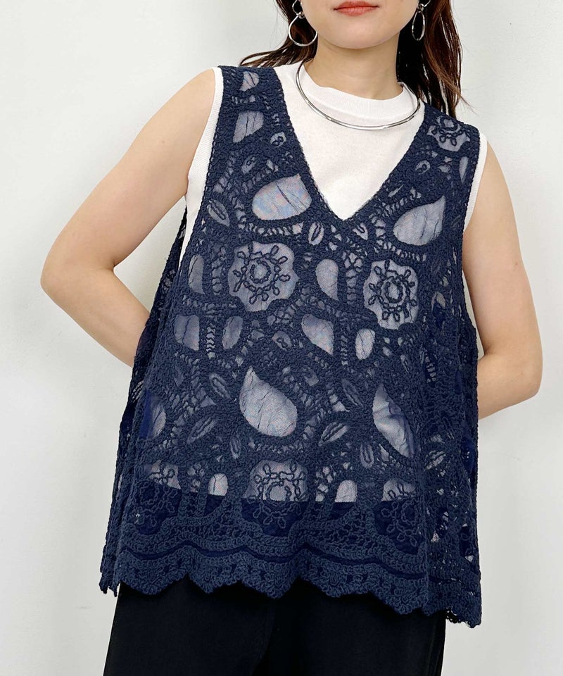 model：H164　着用サイズ：M　ネイビー（Vネック前）