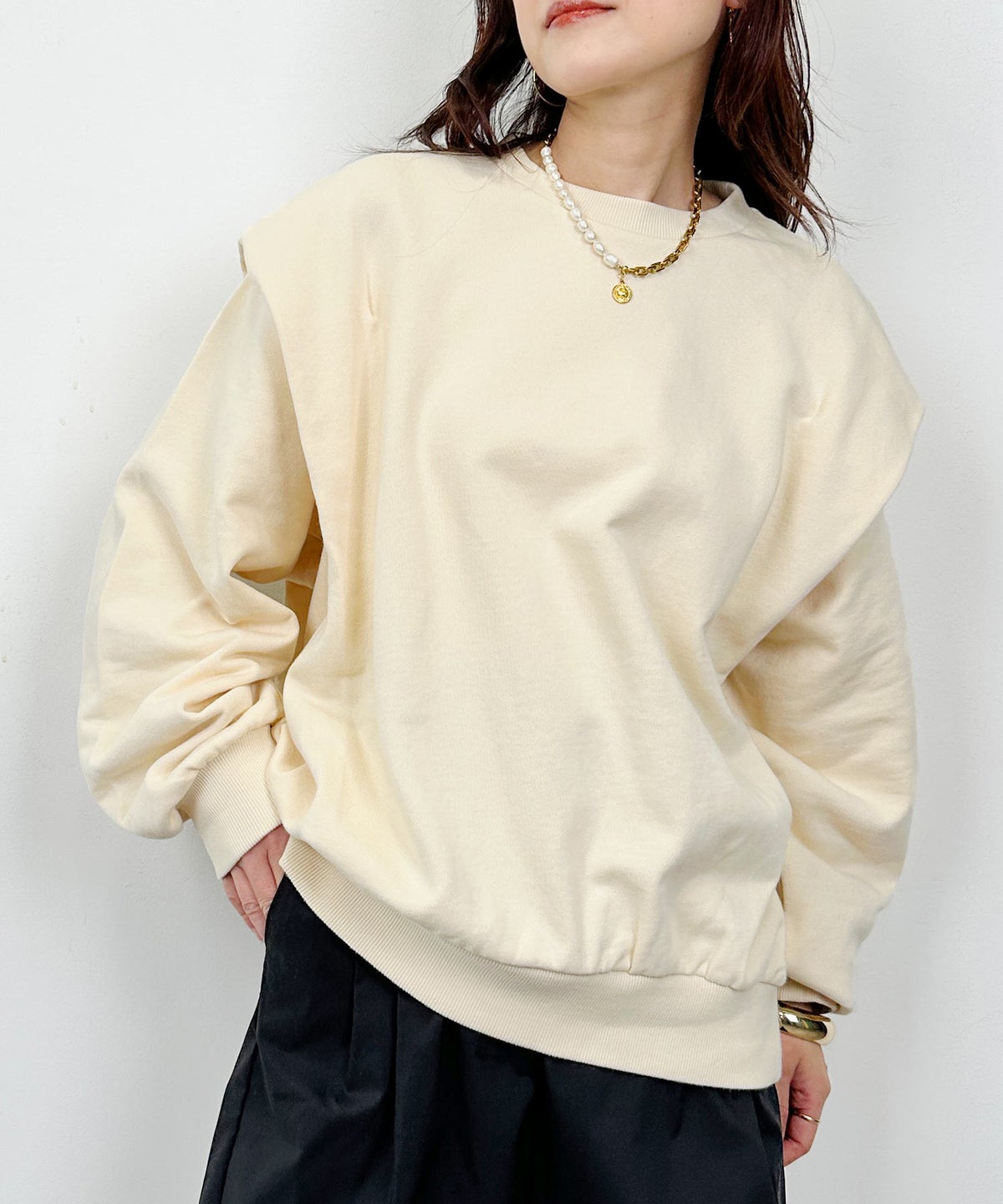 model：H164　着用サイズ：M　アイボリー