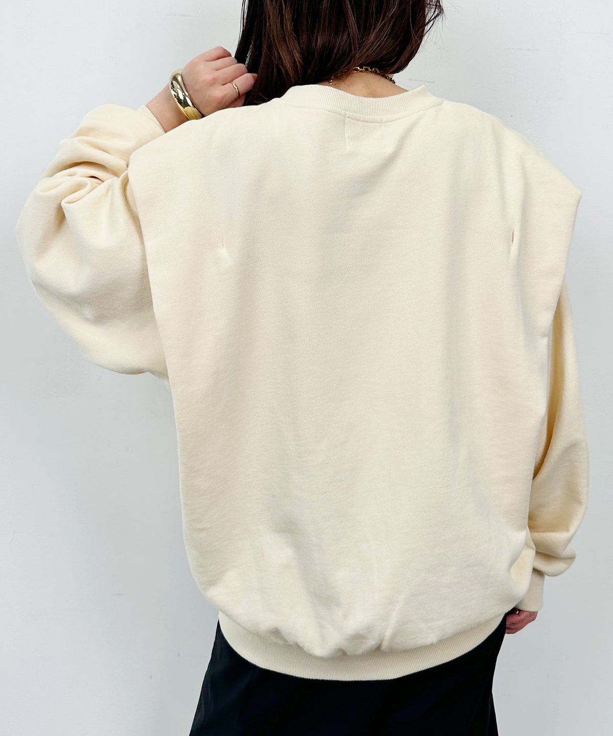 model：H164　着用サイズ：M　アイボリー