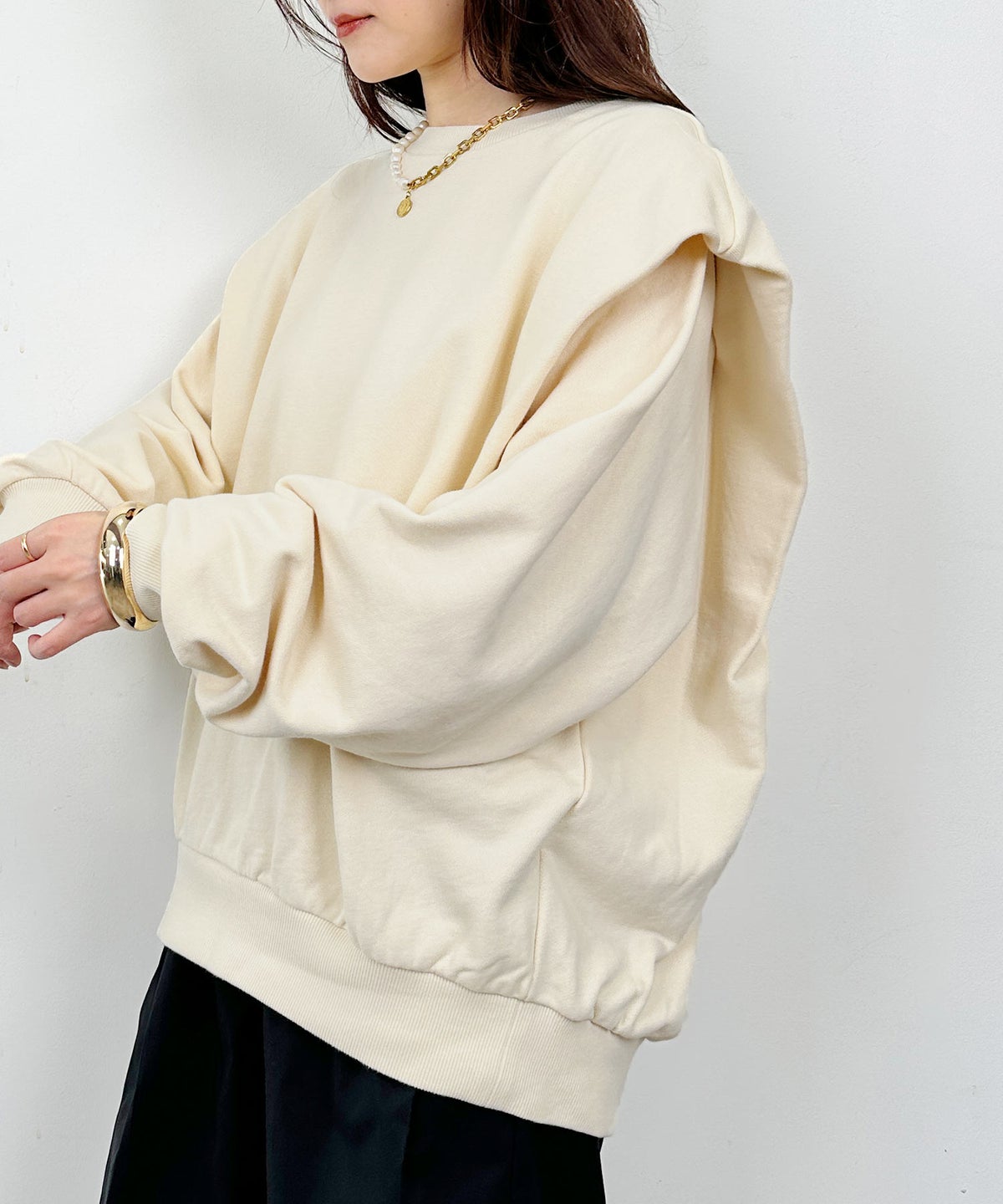 model：H164　着用サイズ：M　アイボリー
