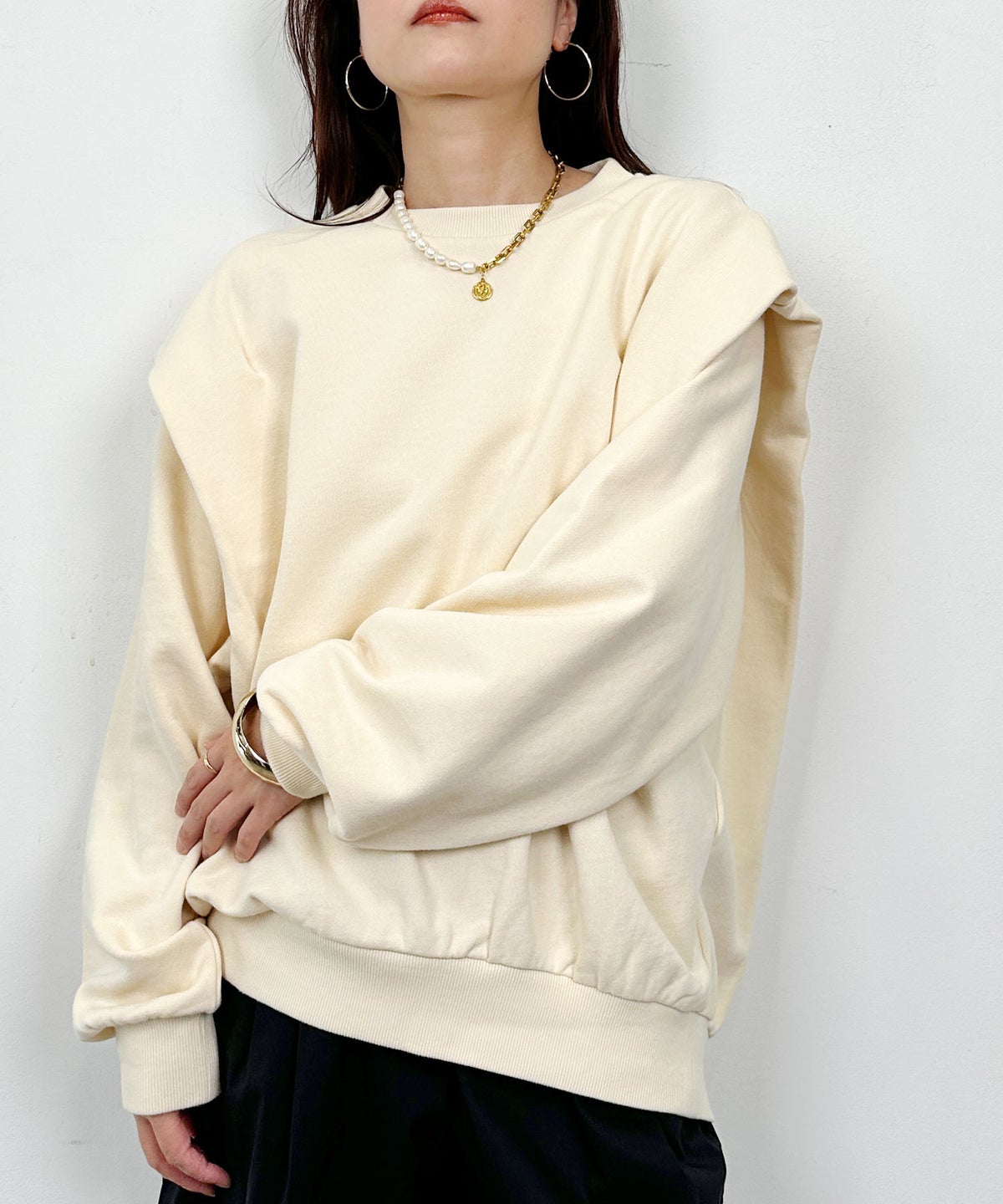 model：H164　着用サイズ：M　アイボリー