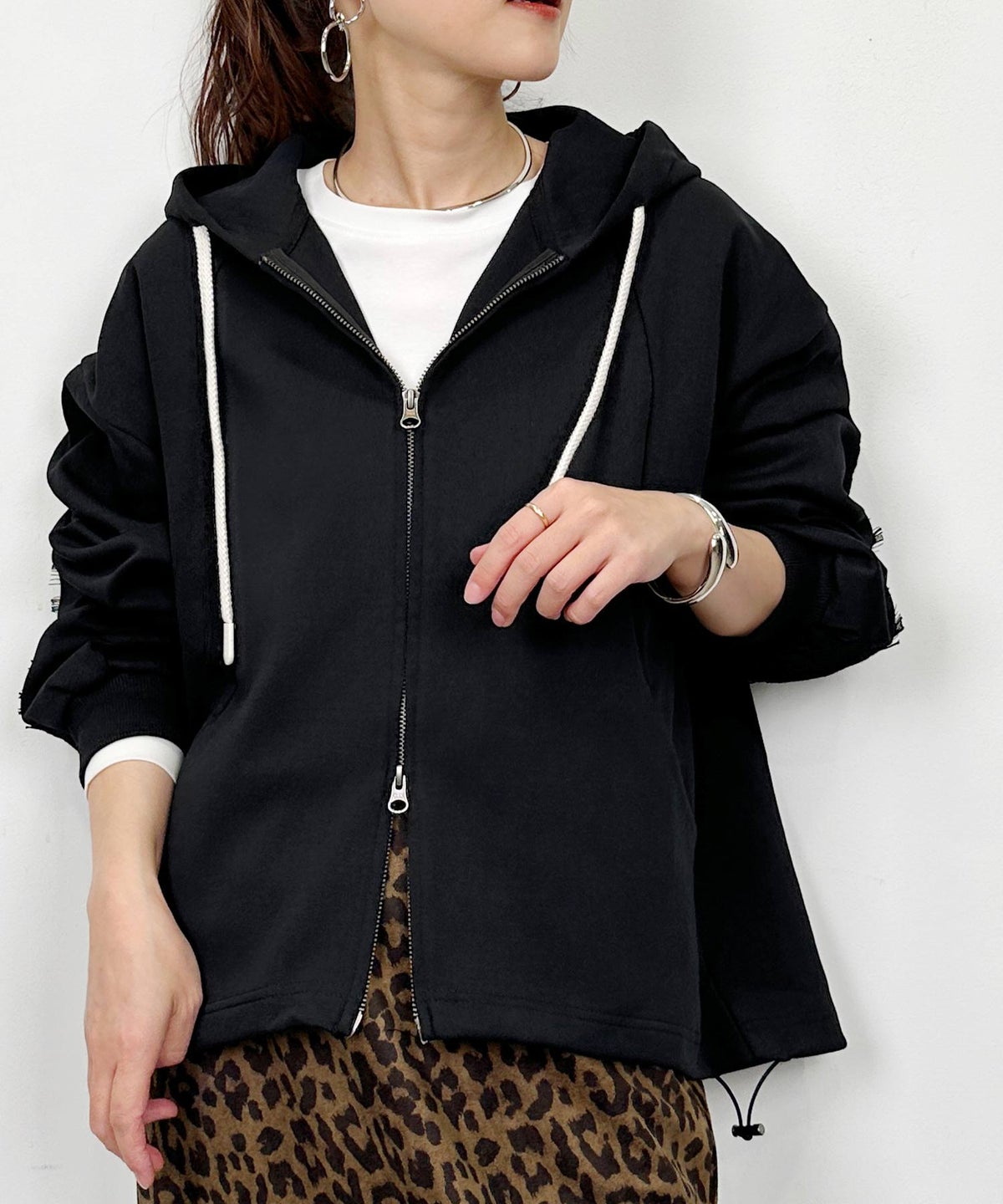model：H164　着用サイズ：M　ブラック