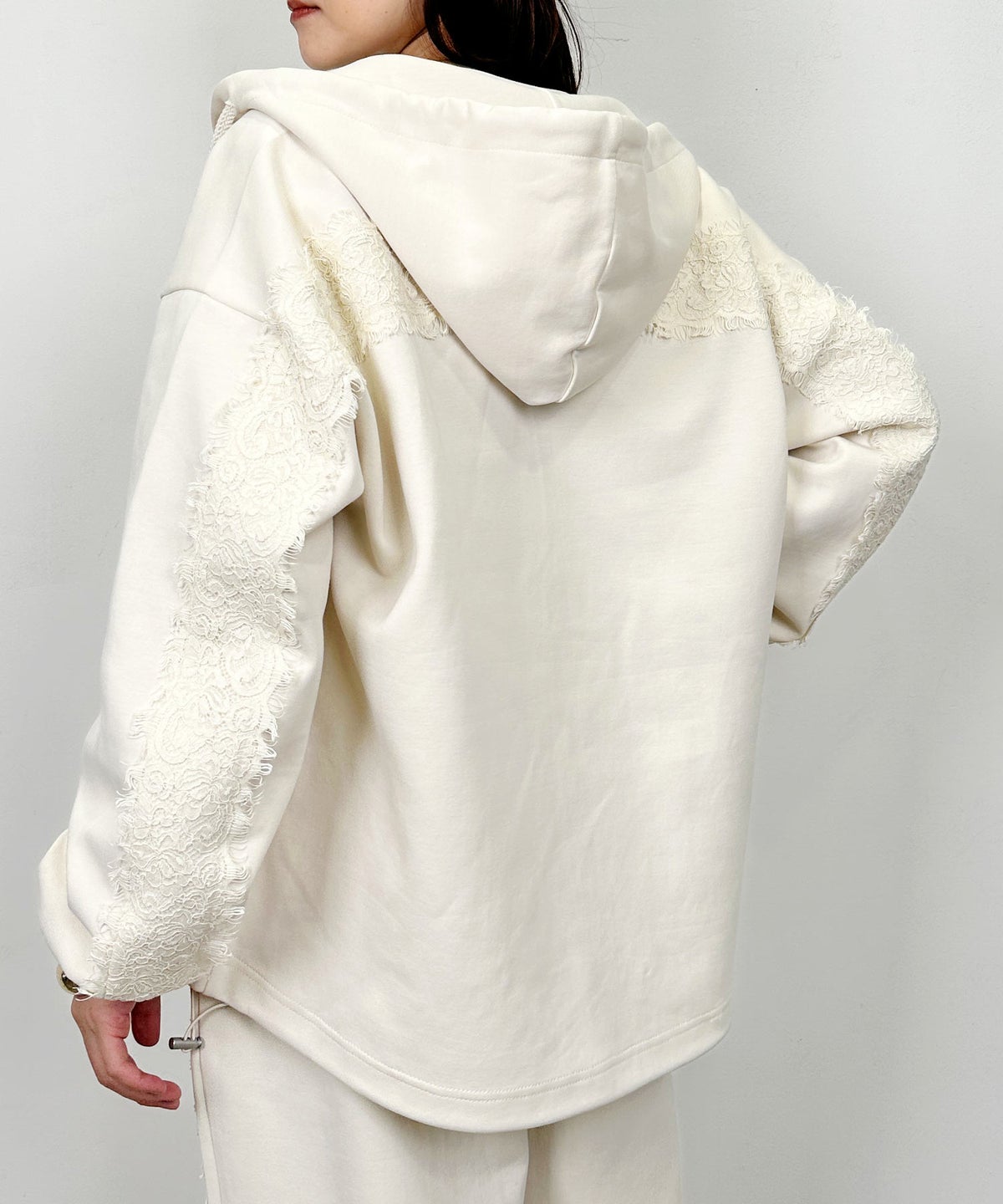 model：H164　着用サイズ：M　オフホワイト　セットアップで