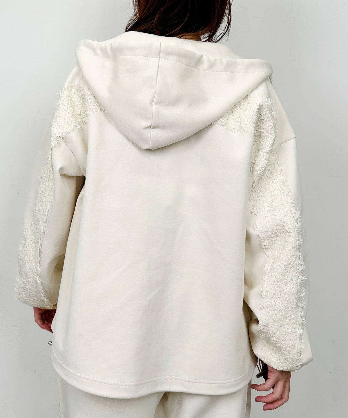 model：H164　着用サイズ：M　オフホワイト　セットアップで
