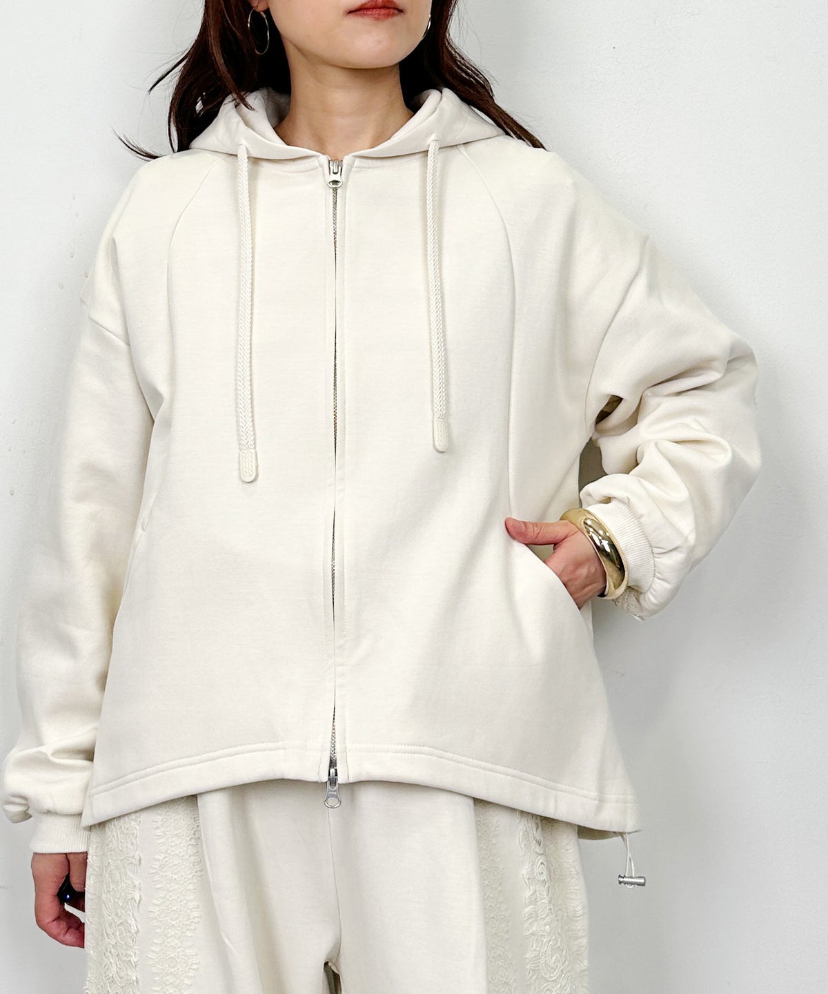 model：H164　着用サイズ：M　オフホワイト　セットアップで