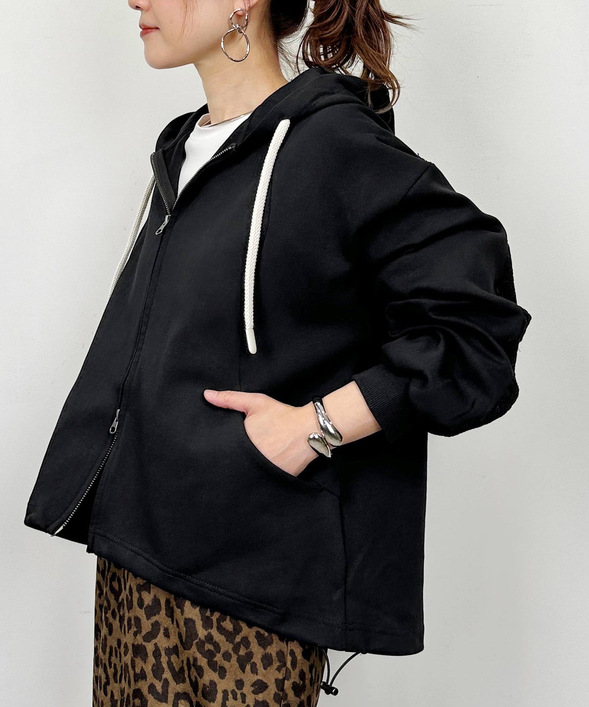model：H164　着用サイズ：M　ブラック
