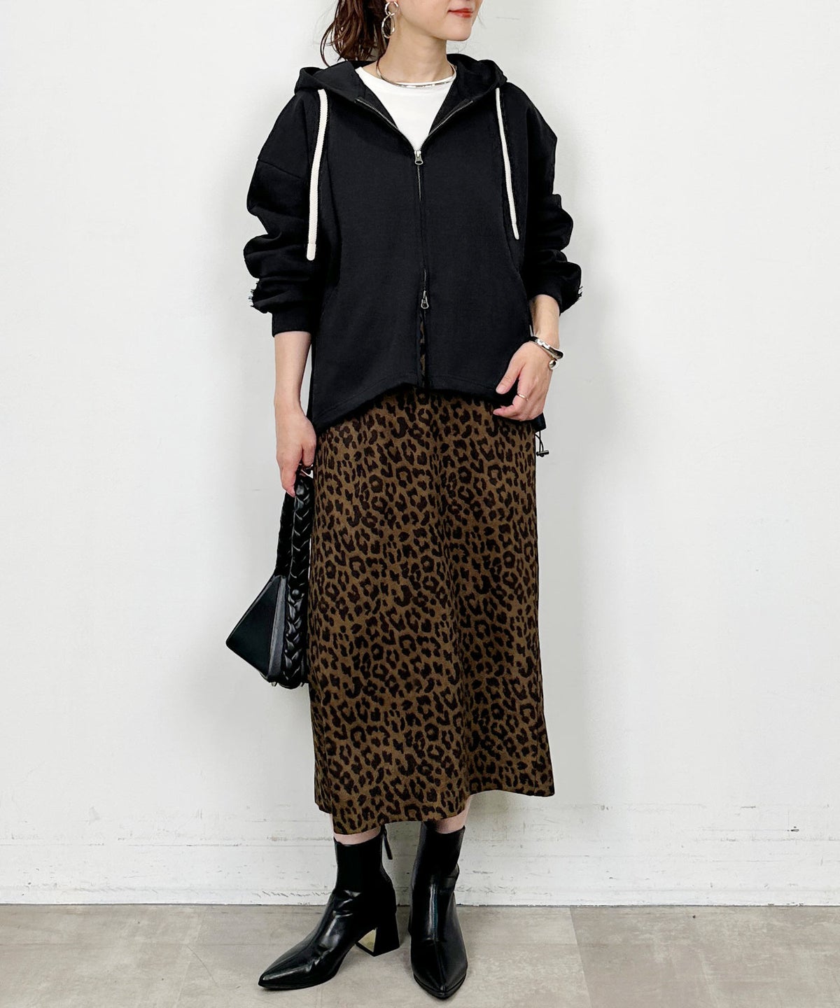 model：H164　着用サイズ：M　ブラック