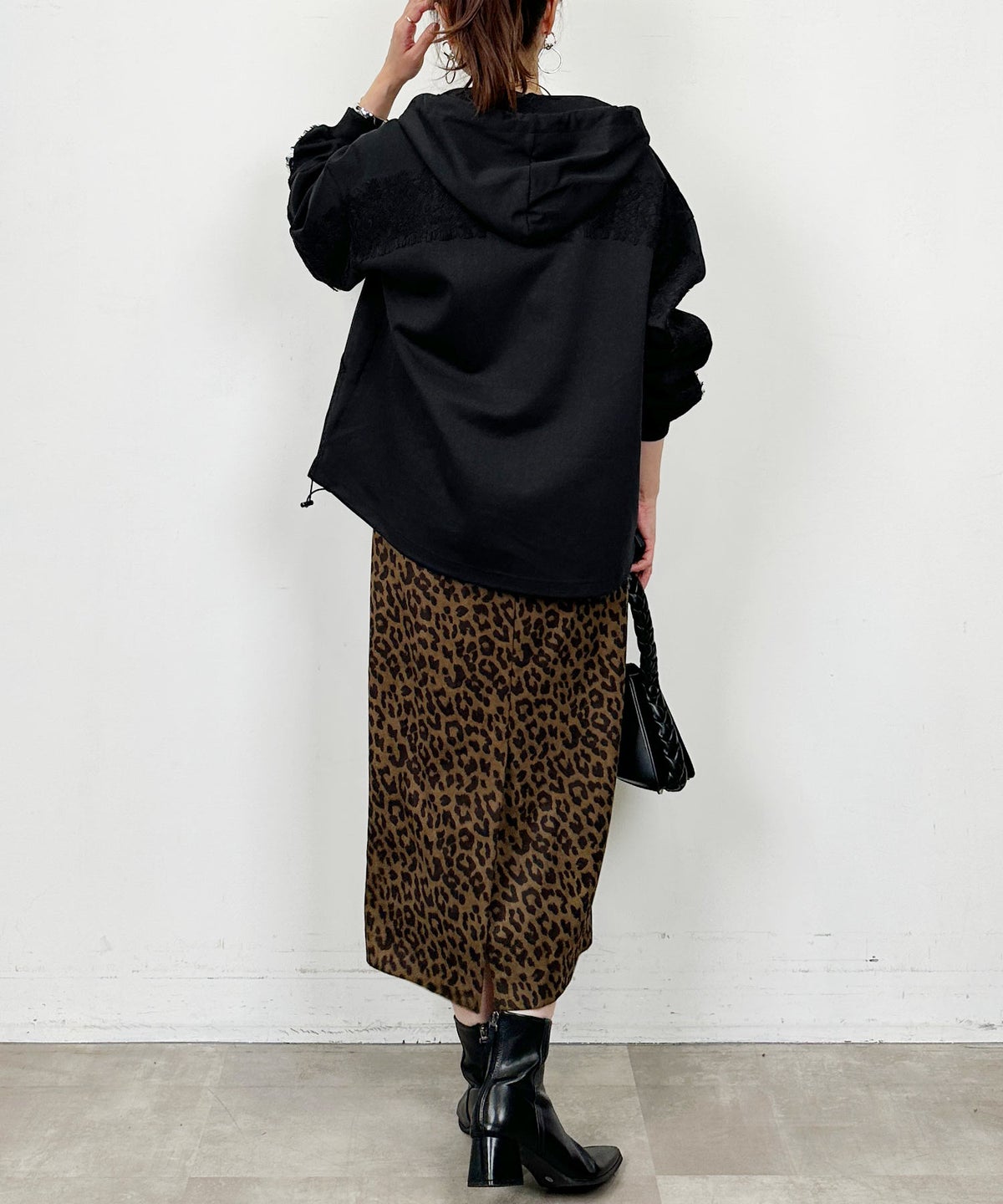 model：H164　着用サイズ：M　ブラック