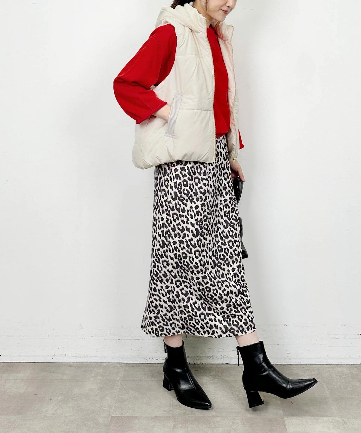 model：H164　着用サイズ：M　レッド　ドロスト絞った状態
