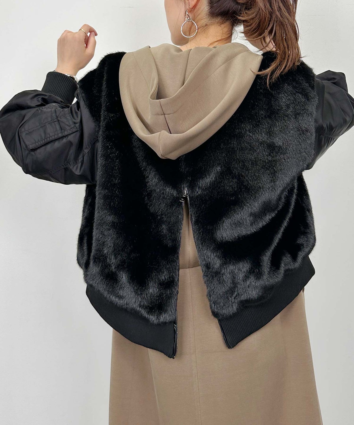 model：H164　着用サイズ：M　ブラック