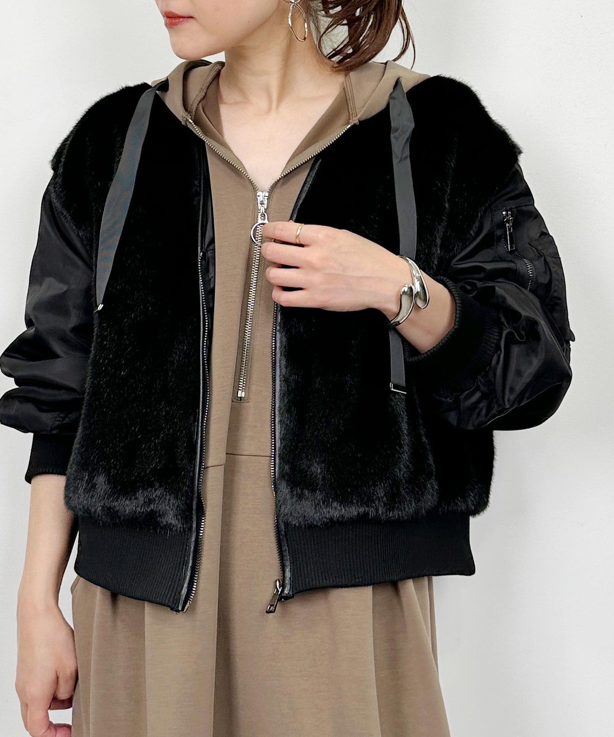 model：H164　着用サイズ：M　ブラック