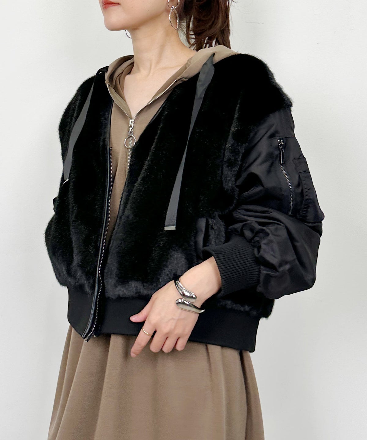 model：H164　着用サイズ：M　ブラック