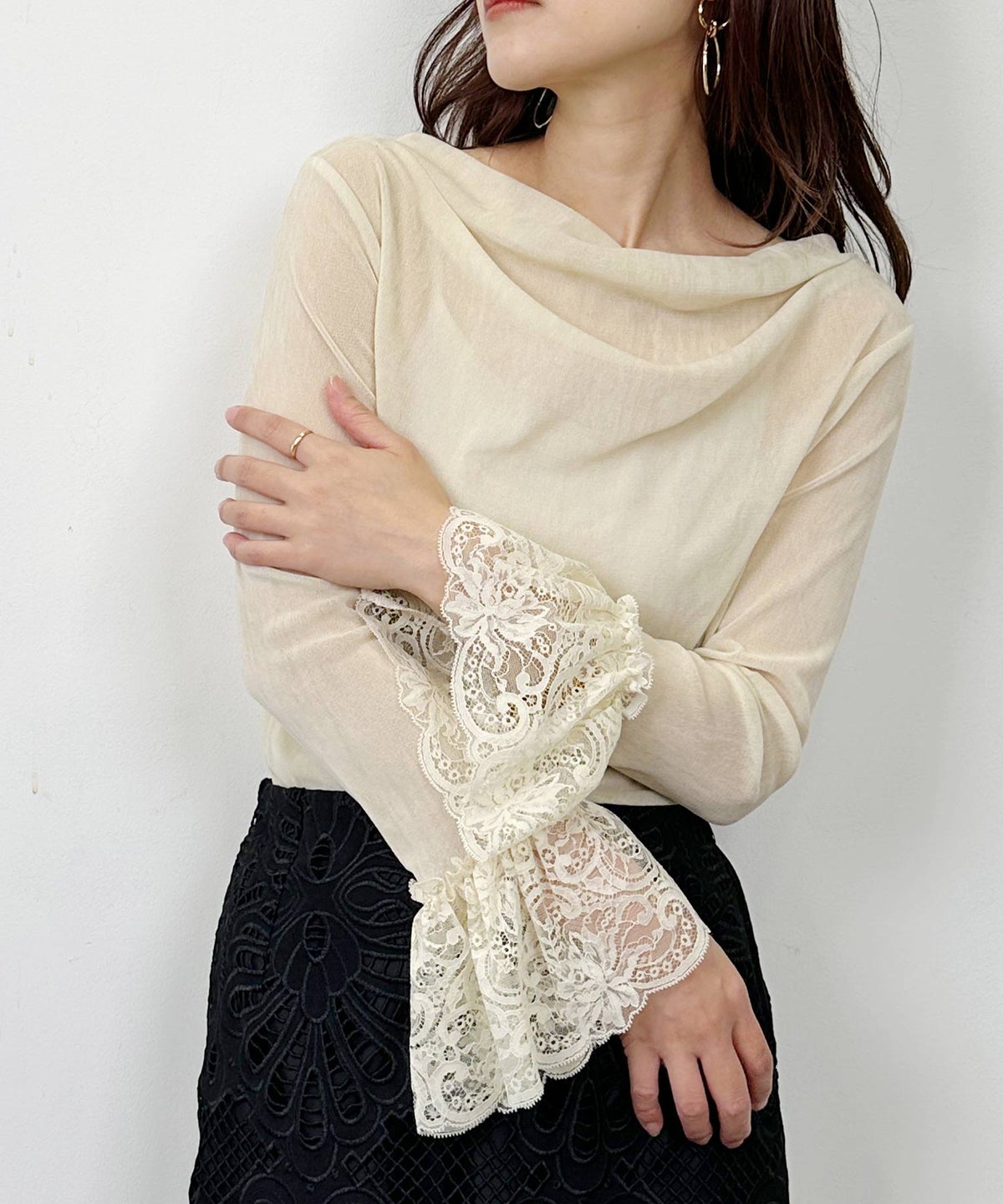 model：H164　着用サイズ：M　アイボリー