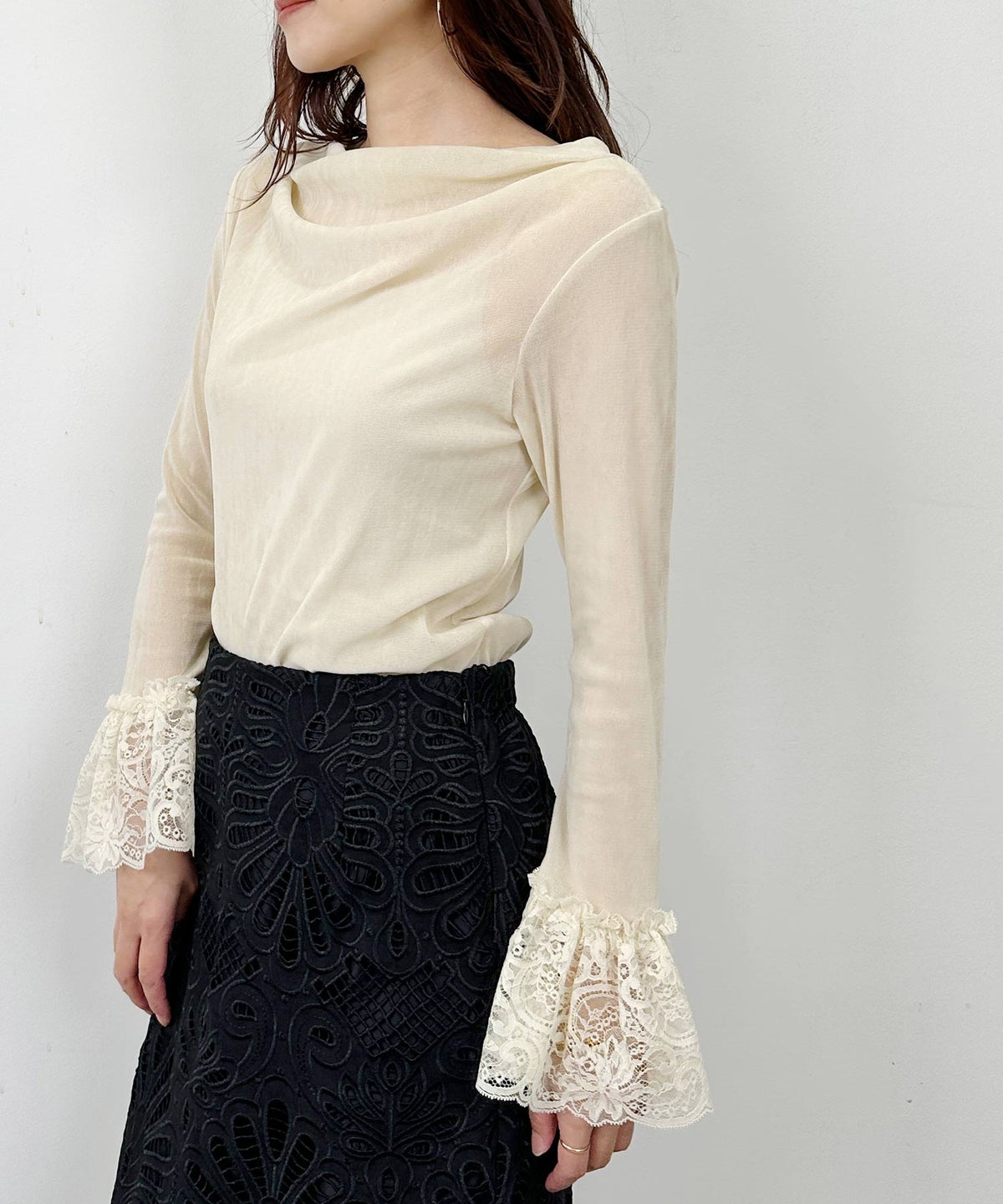 model：H164　着用サイズ：M　アイボリー