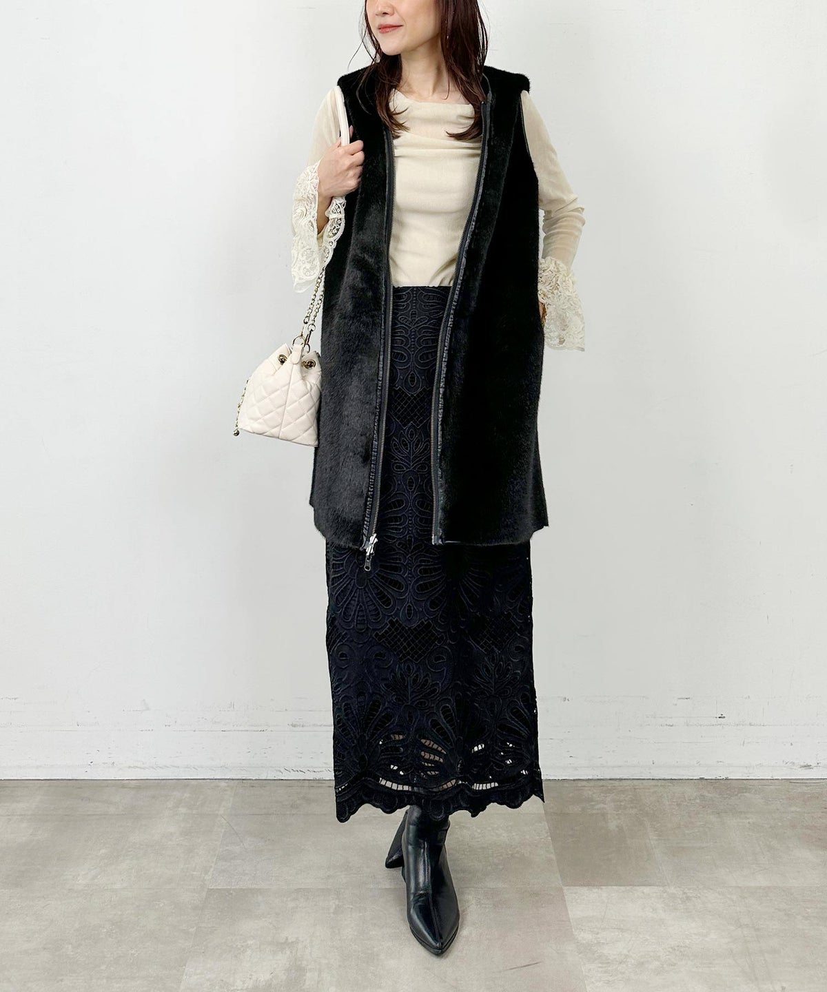 model：H164　着用サイズ：M　アイボリー