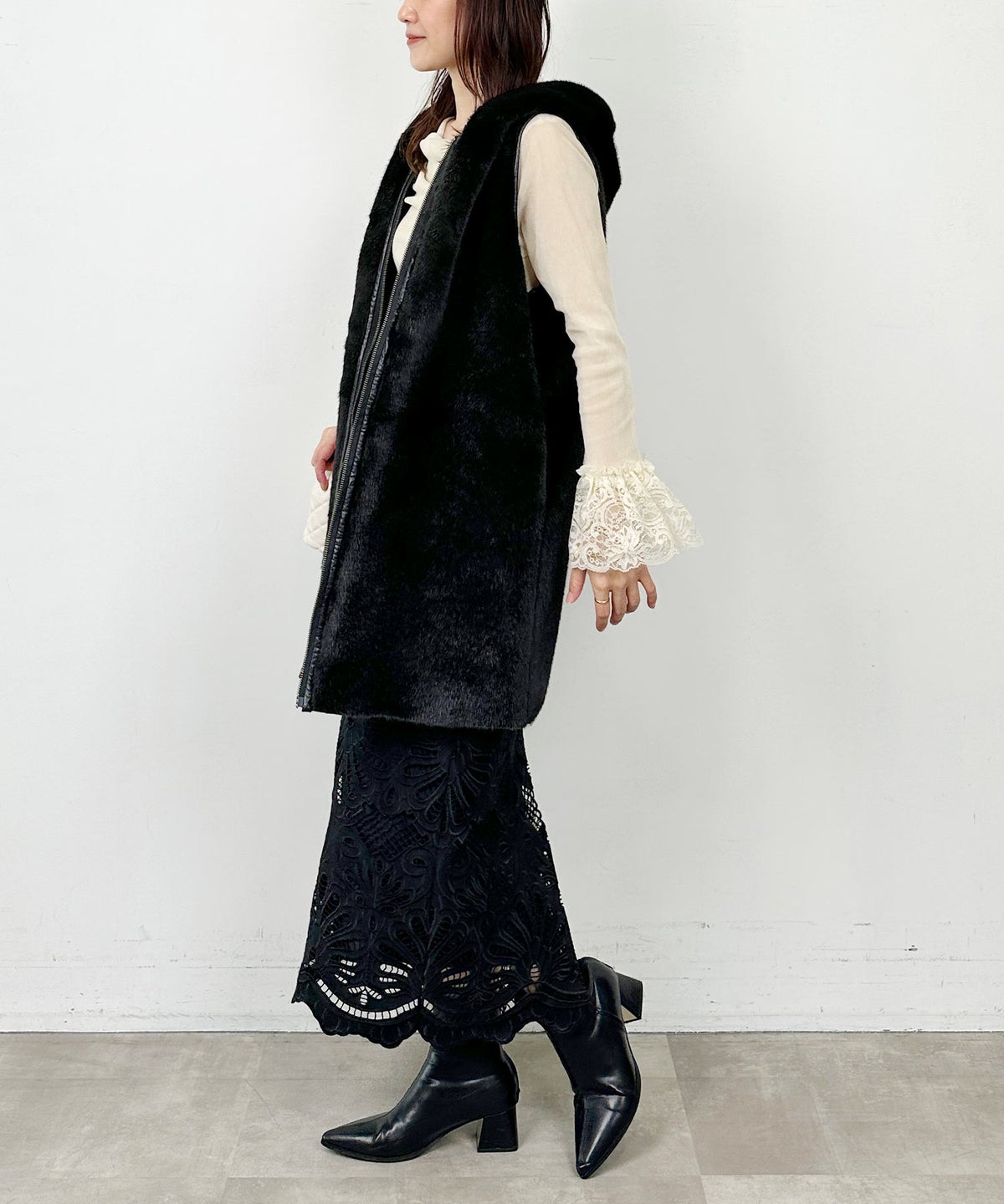 model：H164　着用サイズ：M　アイボリー