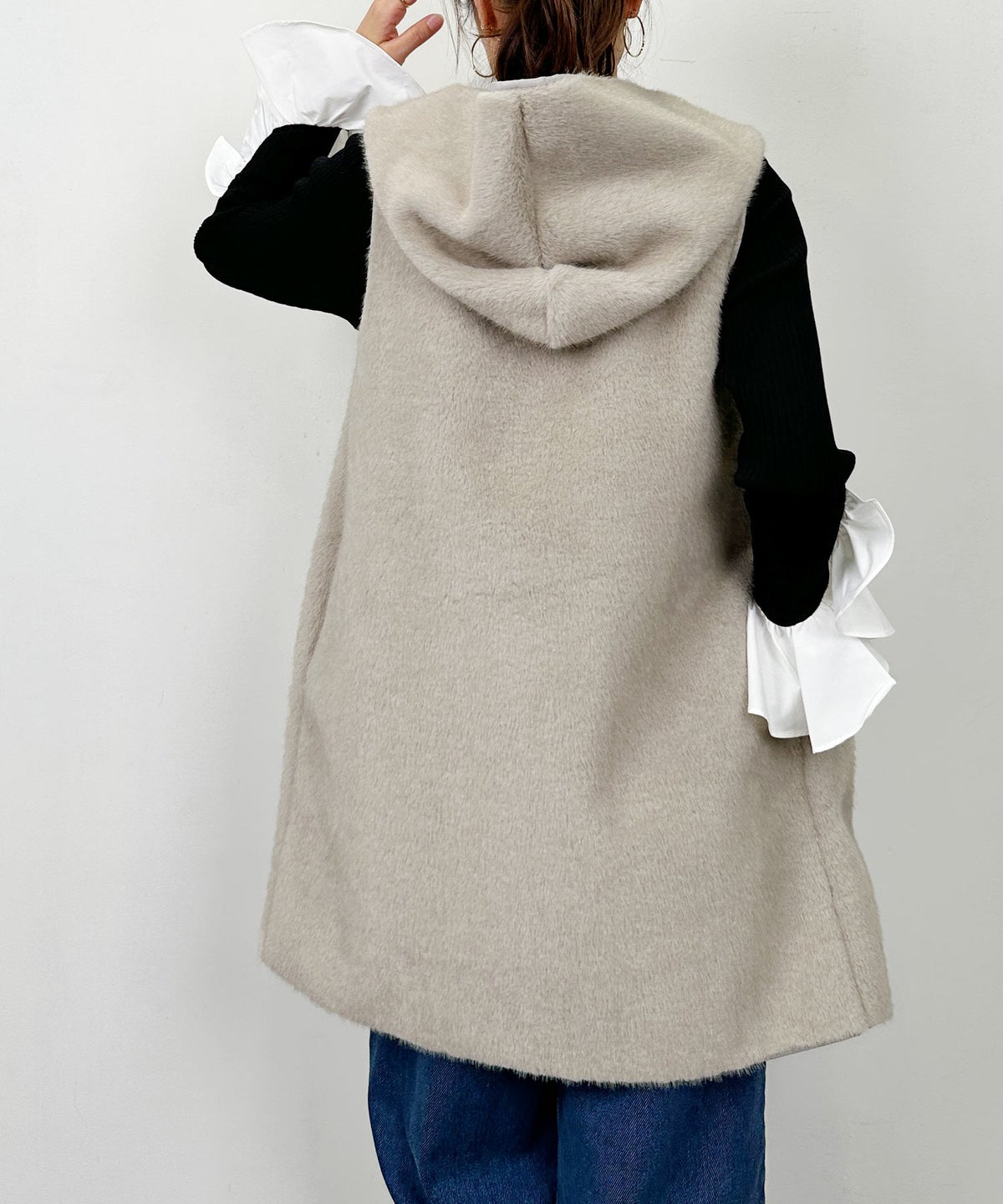 model：H164　着用サイズ：M　アイボリー　フェイクファー側
