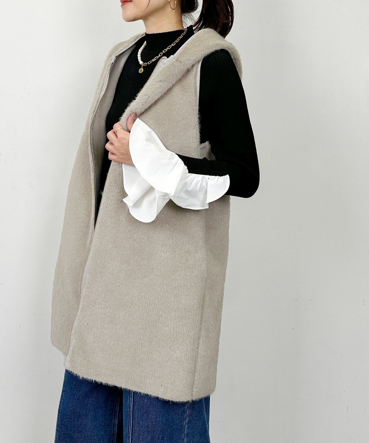 model：H164　着用サイズ：M　アイボリー　フェイクファー側