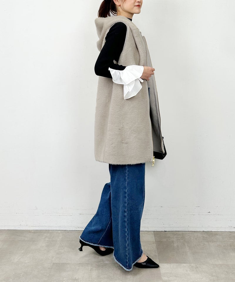 model：H164　着用サイズ：M　アイボリー　フェイクファー側