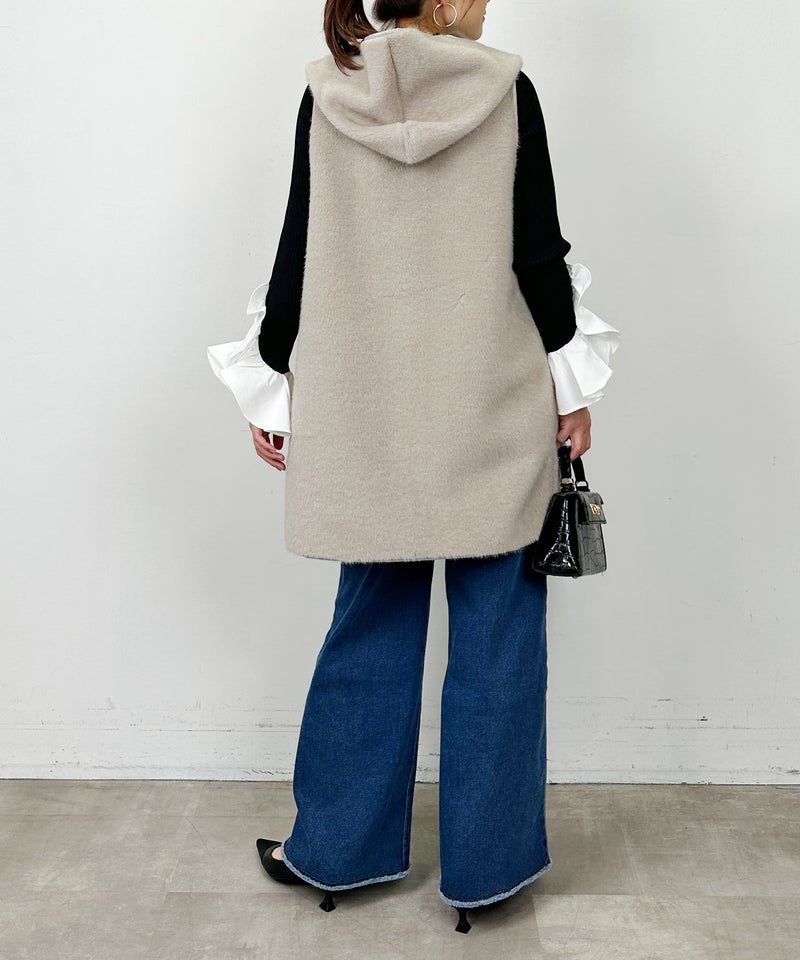 model：H164　着用サイズ：M　アイボリー　フェイクファー側