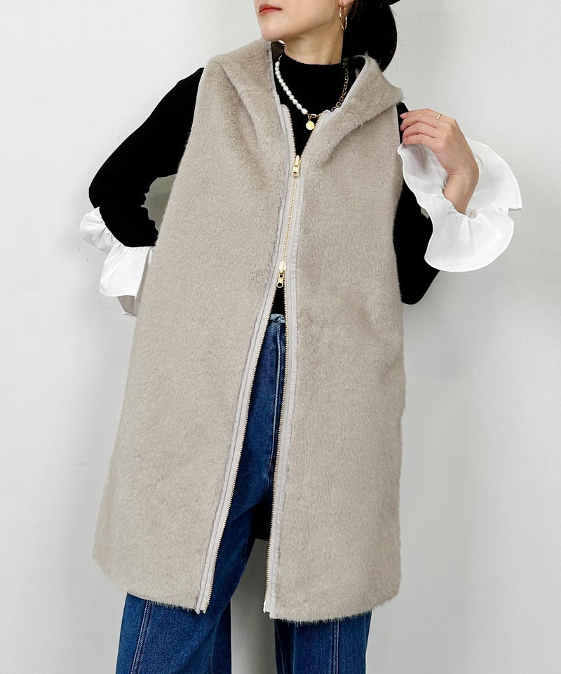 model：H164　着用サイズ：M　アイボリー　フェイクファー側