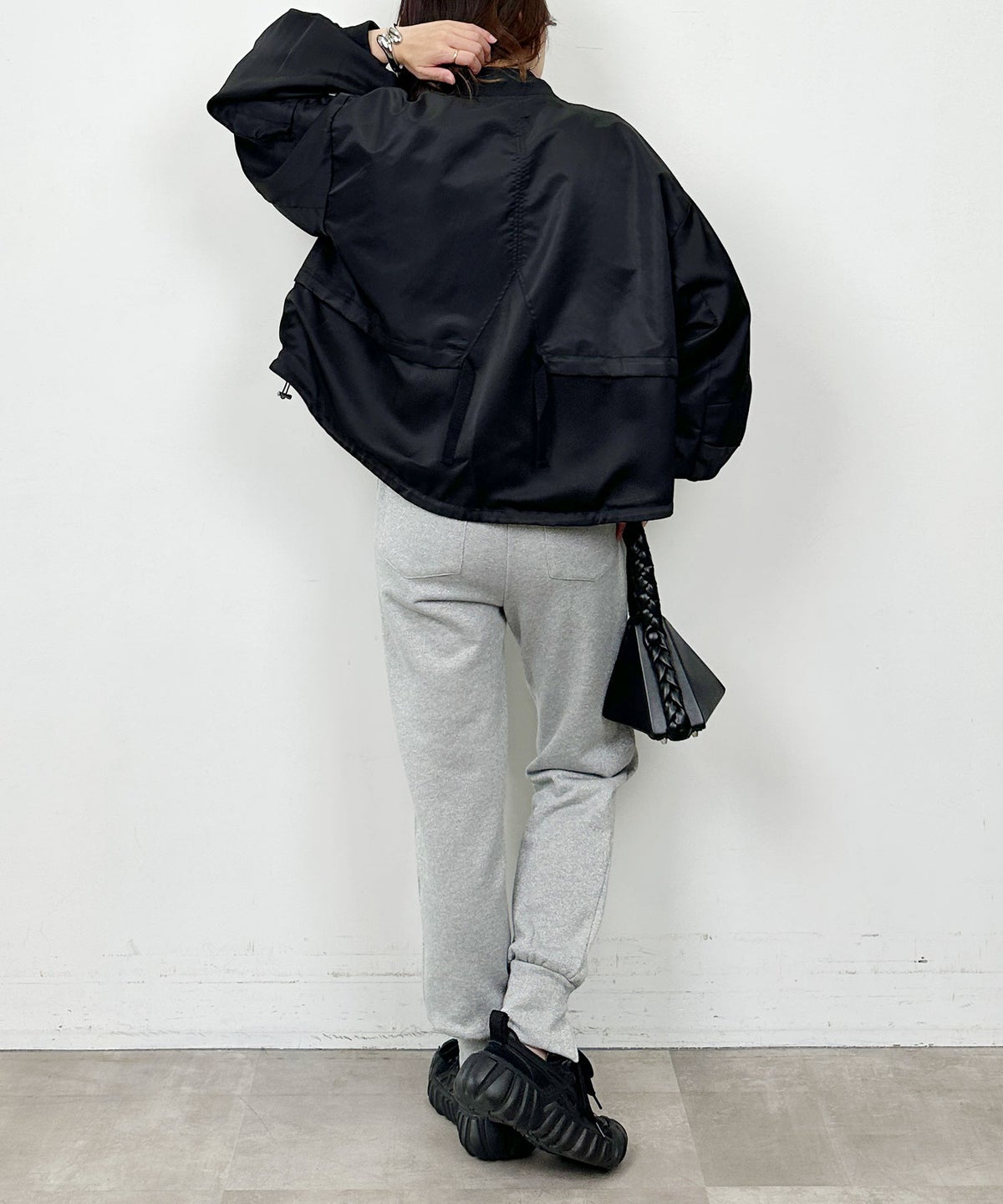 model：H164　着用サイズ：M　ブラック表側