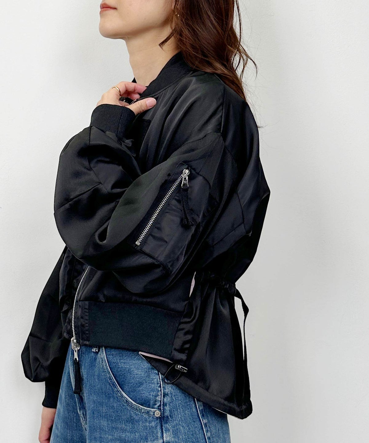 model：H164　着用サイズ：M　ブラック表側　後ろ絞り