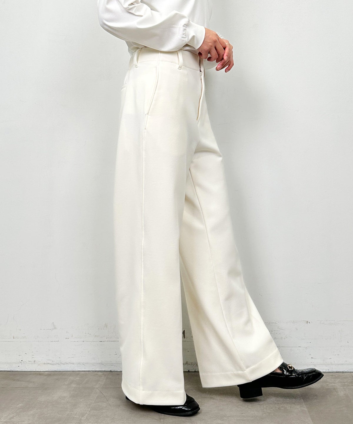 model：H164　着用サイズ：M　アイボリー