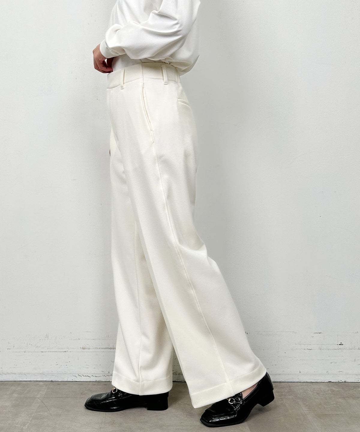model：H164　着用サイズ：M　アイボリー