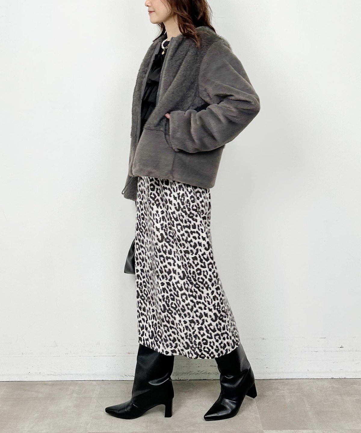 model：H164　着用サイズ：M　チャコールグレー