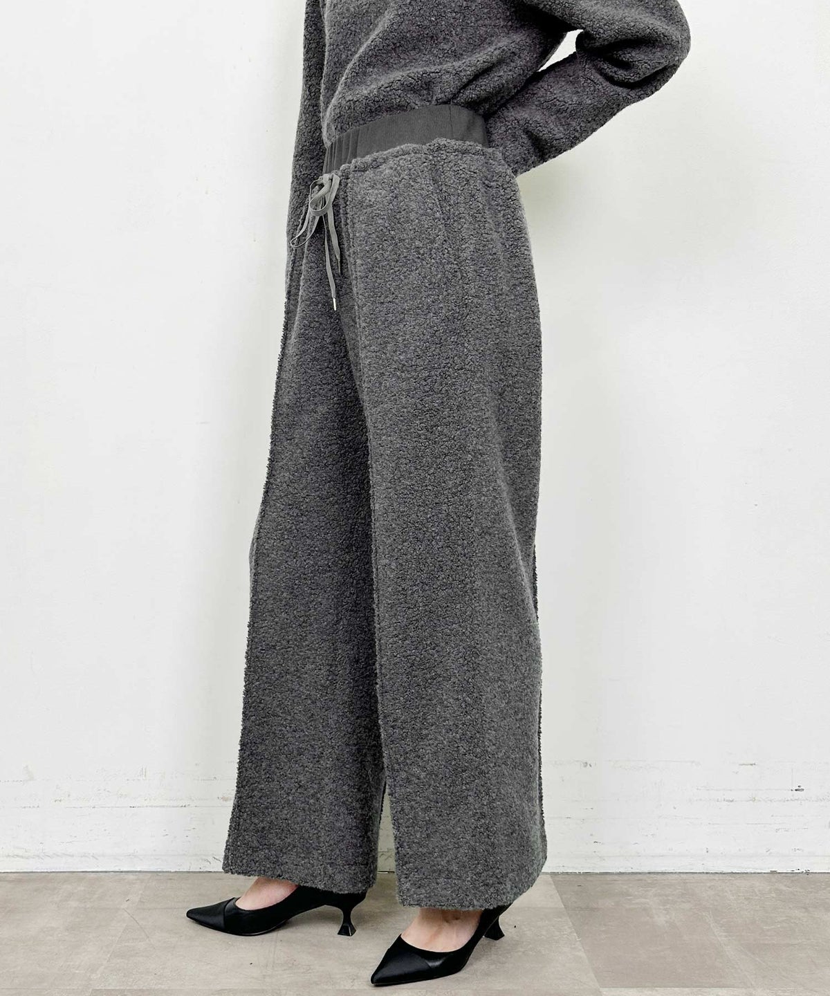 model：H164　着用サイズ：M　グレー（セットアップ）
